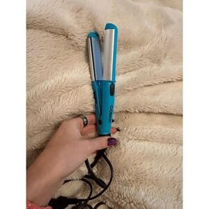 Conair mini straighter